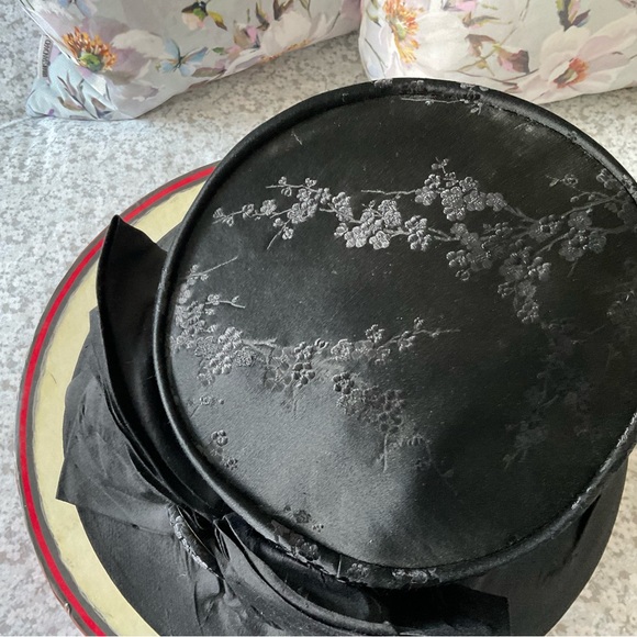 Ladies Formal Black Silk Hat - Picture 3 of 4